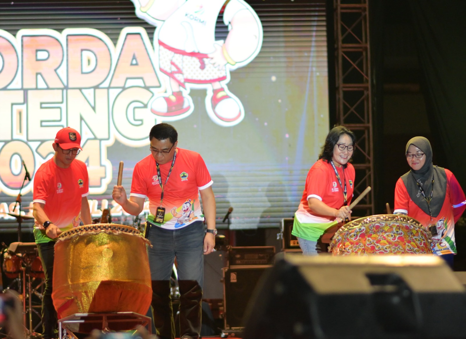 Sekjen KORMI Pusat, Djainal Abidin Simanjuntak, membuka Forda 2024 didampingi Ketua KORMI Jateng Rr. Maria Tri Mangesti SE dan Ketua Panitia Asfirla Harisanto SE MM, di GOR Satria Purwokerto Banyumas, Sabtu (6/7/2024) malam