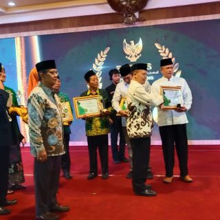 Penganugerahan Baznas Award 2024 berlangsung di Gedung Gradhika Bhakti Praja Jl Pahlawan No 9 Mugassari, Semarang, pada 24 Agustus 2024. Salah satu penerimanya adalah Unit Pengumpul Zakat (UPZ) Masjid Alqodar Sendangmulyo untuk kategori Kelembagaan Terbaik