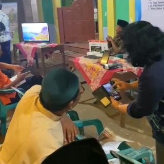 Tim dosen dari Universitas Semarang (USM) melaksanakan pengabdian kepada masyarakat di Kampung Teduh Nongkosawit, Kecamatan Gunungpati, Kota Semarang pada 17 Agustus 2024 lalu