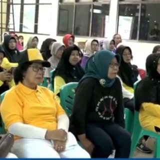 Warga Kelurahan Tlogosari Kulon menghadiri penelitian tentang ''Efektivitas Latihan Kekuatan Otot Kaki terhadap Intensitas Nyeri Lutut pada Indeks Massa Tubuh yang Berbeda'' di Kelurahan Tlogosari Kulon, Kecamatan Pedurungan Semarang. Penelitian dilakukan oleh Tim Peneliti Dosen USM