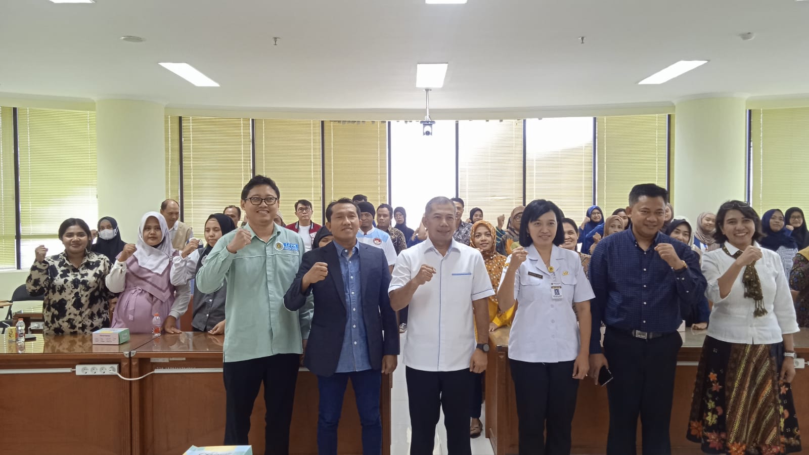 Rektor Universitas Semarang (USM), Dr Supari ST MT menghadiri sekaligus membuka kegiatan Focus Group Discussion (FGD) di Ruang Seminar Modern, Lantai 9 Gedung Menara USM pada Rabu 11 September 2024