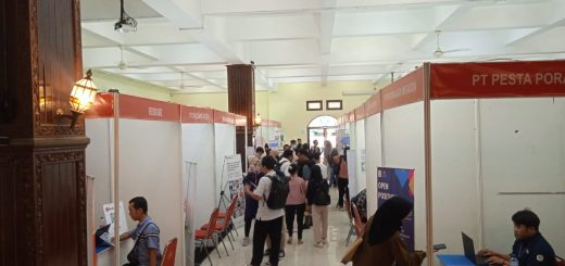 Suasana USM Job Fair 2024 yang diselenggarakan USM Career and Alumni Center Universitas Semarang (UCAC USM), berlangsung di Auditorium Ir. Widjatmoko USM, pada 4-5 September 2024. Kegiatan ini diikuti 36 perusahaan