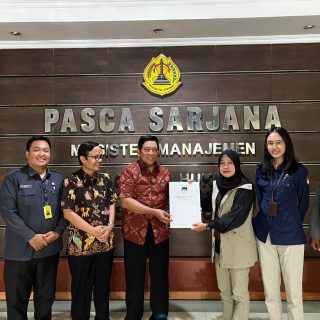 Tim KPU dan Bawaslu Kabupaten Demak melakukan klarifikasi ke Universitas Semarang, terkait pencalonan alumnus Magister Hukum USM, H Edi Sayudi ST MH sebagai bakal calon Bupati Demak