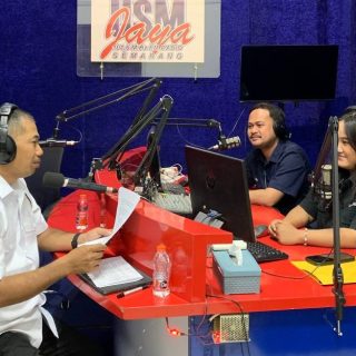 Rektor Universitas Semarang (USM), Dr. Supari, ST MT menjadi narasumber dalam Talkshow Rektor Menyapa di Studio Radio USM Jaya, Gedung N USM, Selasa (1/10/2024)