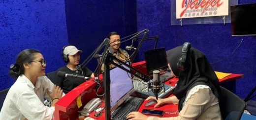 Talkshow USM Update di Studio Radio USM Jaya, yang menghadir para atlet basket USM dan Pembina Unit Kegiatan Mahasiswa (UKM) Basket USM, Ahmad Isyabul Izzi, S.Kom, berlangsung di Gedung N USM, pada Rabu (2/10/2024)