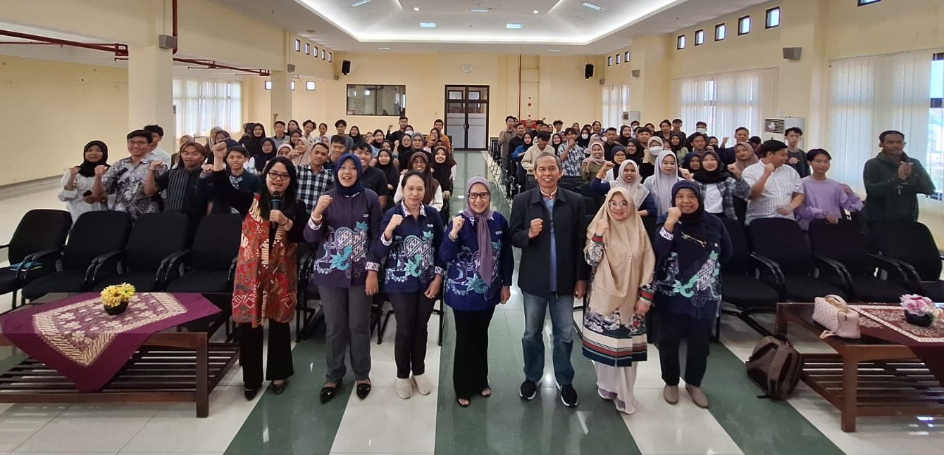 Peserta dan kuliah umum yang digelar Fakultas Teknologi Pertanian Universitas Semarang (FTP USM) bergambar bersama pembicara Prof Ir Usman Pato MSc PhD dari Universitas Riau. Kegiatan ini berlangsung di Gedung V lantai 6 USM, pada 4 Oktober 2024