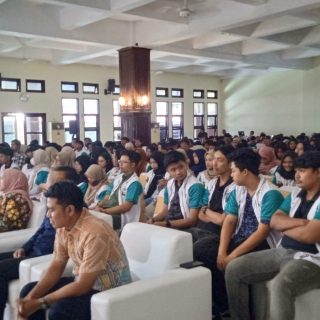 Kegiatan Nonton Bareng (Nobar) Film dari Komisi Pemilihan Umum (KPU) yang berjudul "Tepatilah Janji" berlangsung di Auditorium Ir. Widjatmoko USM, pada Senin (28/10/2024)