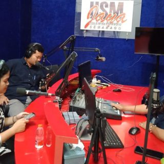 Talkshow Radio USM Jaya bersama Prodi Pariwisata USM mengusung tema "Pariwisata Berkelanjutan: Wisatawan Puas dan Alam Terjaga" di Studio Radio USM Jaya Gedung N USM pada Rabu (23/10/2024)