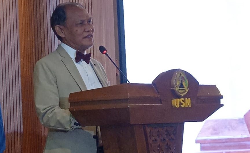 Ketua Dewan Penasihat Forum Studi Transportasi Antar Perguruan Tinggi (FSTPT) sekaligus Guru Besar Universitas Gadjah Mada (UGM), Prof. Dr. Ir. Agus Taufik Mulyono, ST. MT. IPU. ASEAN. Eng, memberi sambutan pada Simposium Nasional XXVII FSTPT 2024 yang digelar di Auditorium Ir. Widjatmoko Universitas Semarang (USM), Sabtu (2/11/2024)