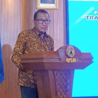 Direktur Prasarana Transportasi Jalan Direktorat Jenderal Perhubungan Darat, Toni Tauladan, S.Si. MT, menjadi keynote speaker dalam Simposium Nasional Forum Studi Transportasi Antar Perguruan Tinggi (FSTPT) XXVII tahun 2024 di Auditorium Ir. Widjatmoko Universitas Semarang (USM), pada Sabtu (2/11/2024)