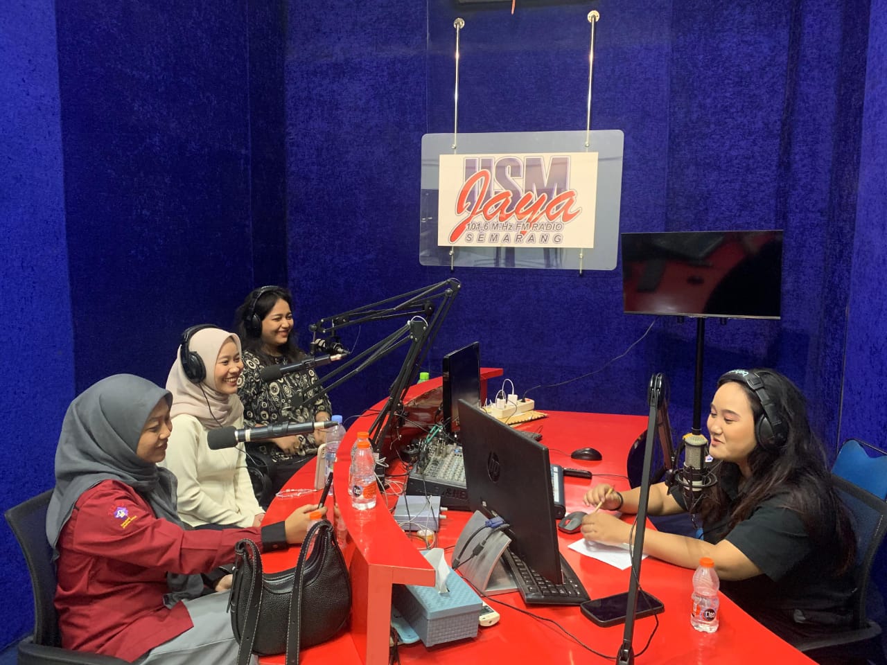 Talkshow USM Update di Studio Radio USM Jaya Gedung N USM yang mengangkat tema "Mengenal UKM Pilus USM