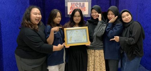 Tim Radio USM Jaya yang berhasil meraih juara 3 dalam ajang Anugerah KPID Award Jawa Tengah 2024 kategori Iklan Layanan Masyarakat (ILM) Radio , yang digelar oleh Komisi Penyiaran Indonesia Daerah (KPID) Provinsi Jateng, pada Senin (25/11/2024) malam