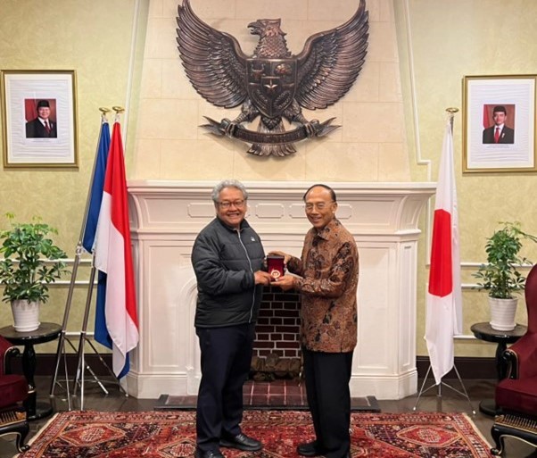 Anggota Pembina Yayasan Alumni Universitas (YAU) Ir H Soeharsojo IPU diterima Duta Besar Republik Indonesia untuk Jepang, Heri Akhmadi di Wisma Duta Tokyo, pada 2 November 2024