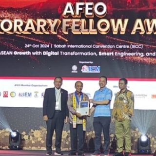 Direktur Utama PT. Meta Alvita, Ir. H. Soeharsojo, IPU, menerima kehormatan besar dengan penganugerahan gelar Honorary Fellow dari ASEAN Federation of Engineering Organisations (AFEO)