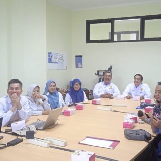 Kunjungan delegasi dari Prodi Teknik Sipil Universitas Widya Dharma (Unwidha) Klaten yang diterima Dekan Fakultas Teknik Universitas Semarang (USM) Dr Purwanto ST MT di Ruang TUK Lantai 7 Gedung Menara USM pada 14 November 2024. Tujuan kunjungan untuk melakukan studi banding dalam rangka peningkatan pelaksanaan MBKM, Reakreditasi dan PMB