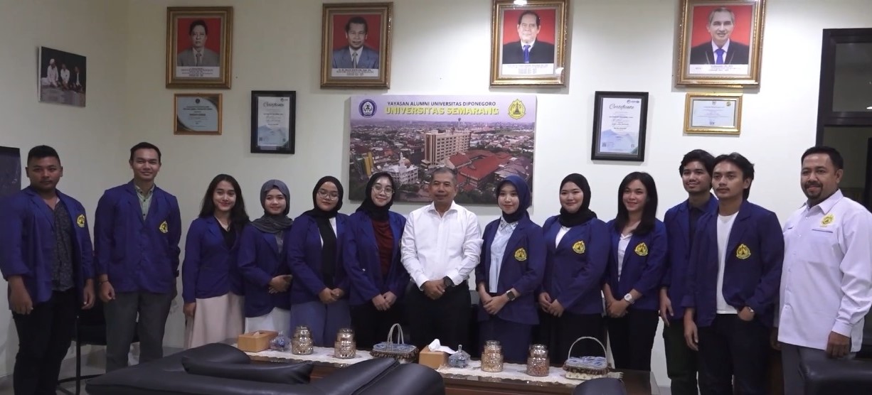 Sebanyak 11 mahasiswa USM yang mengikuti Kuliah Kerja Nyata (KKN) Internasional di Thailand telah kembali ke Indonesia. KKN Internasional tersebut berlangsung dari 11 September - 7 Oktober 2024. Kepulangan mereka disambut Rektor Universitas Semarang (USM), Dr. Supari, ST. MT