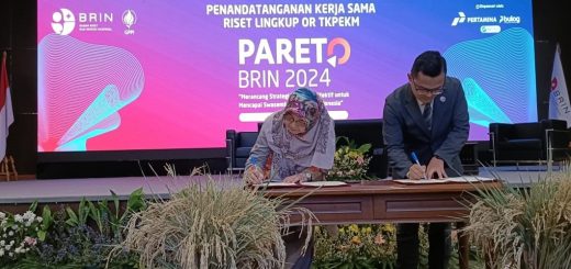 Penandatanganan Perjanjian Kerja Sama (PKS) di bidang penelitian dan pengabdian kepada masyarakat (PkM) antara Universitas Semarang (USM) dan Badan Riset dan Inovasi Nasional (BRIN) yang dilakukan bersamaan kegiatan Simposium Praktisi dan Periset Ekonomi (Pareto) 2024 di Auditorium Sasana Widya Graha - Kawasan Sain Sarwono Prawirohardjo BRIN Kawasan Gatot Subroto, Jakarta, pada 28-29 November 2024
