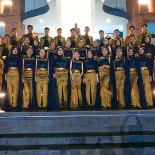 Paduan Suara Mahasiswa (PSM) Sapta Gita Jaya Universitas Semarang (USM) meraih medali emas dalam Soegijapranata International Choir Competition (SICC) yang diselenggarakan oleh Universitas Katolik Soegijapranata Semarang (Unika)