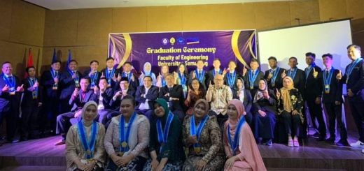 Pelepasan 108 calon wisudawan Fakultas Teknik Universitas Semarang (USM), yang terdiri atas 51 orang Prodi S1-Teknik Sipil, 49 orang Prodi S1-Teknik Elektro, dan 8 orang Prodi S1-Perencanaan Wilayah dan Kota. Pelepasan dilakukan oleh Dekan FT USM, Dr. Purwanto, ST. MT
