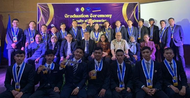 Pelepasan 108 calon wisudawan Fakultas Teknik Universitas Semarang (USM) berlangsung dalam acara "70th Graduation Ceremony Faculty of Engineering Universitas Semarang" di Lantai 2 Hotel Grandhika Semarang, pada Minggu (24/11/2024)