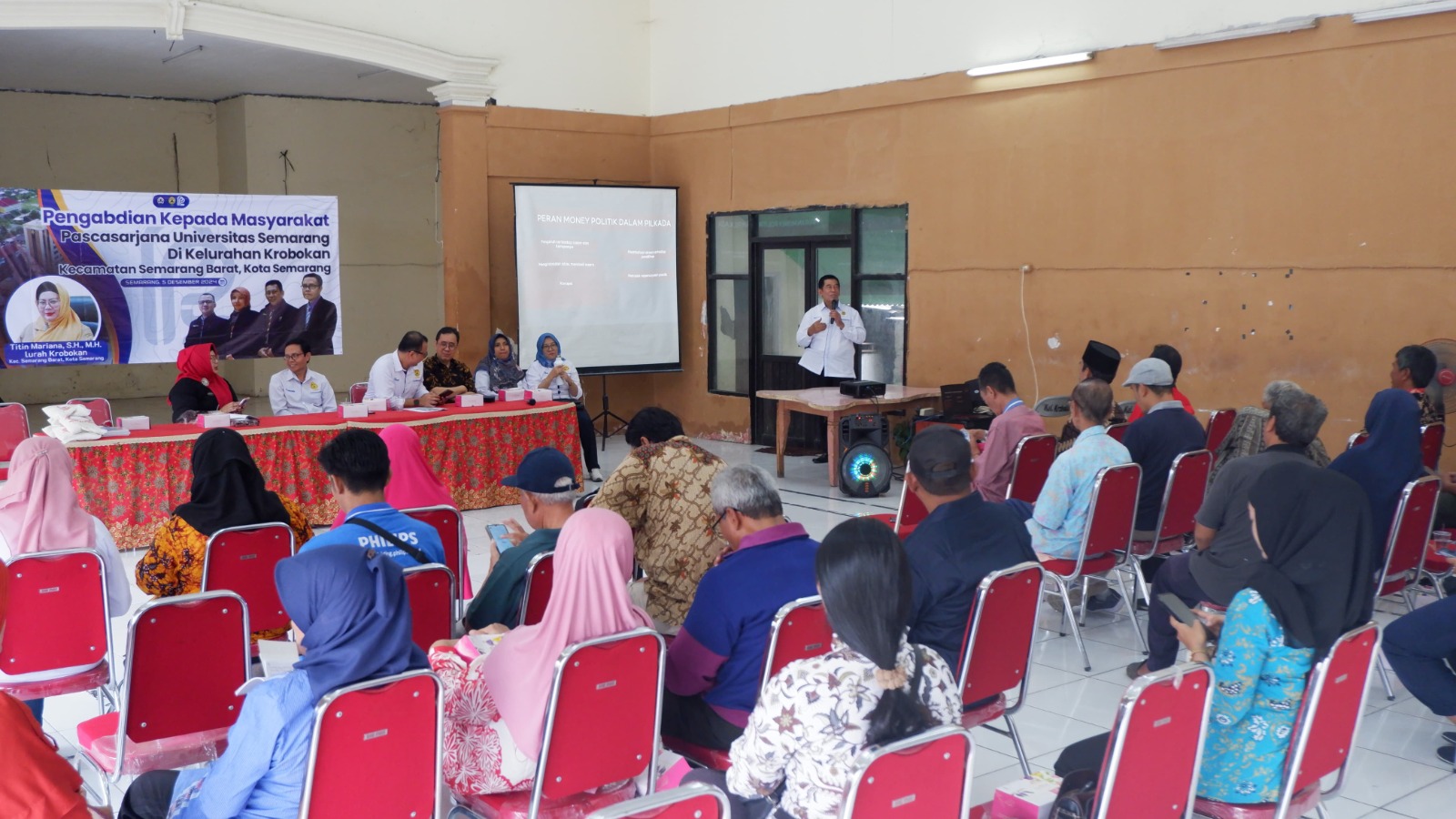 Kegiatan pencerahan Hukum Pilkada yang digelar Tim Pengabdian kepada Masyarakat dosen Program Studi Magister Hukum Universitas Semarang (MH USM) di Balai Kelurahan Krobokan, Kecamatan Semarang Barat, Kota Semarang, pada 5 Desember 2024.