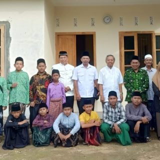 Rektor Universitas Semarang Dr Supari ST MT bersama Ketua Pembina Yayasan Alumni Universitas Diponegoro, Prof. Sudharto P. Hadi, MES PH.D dan Kaprodi S2 Magister Hukum Pascasarjana Universitas Semarang Dr Drs H Adv Kukuh Sudarmanto BA SSos SH MM MH, bersilaturahmi ke Pondok Pesantren Rohmatul Ummah Brangsong, Kaliwungu Kendal, dan diterima pimpinan pondok, KH Saiful Amar SE MH, pada 22 Desember 2024