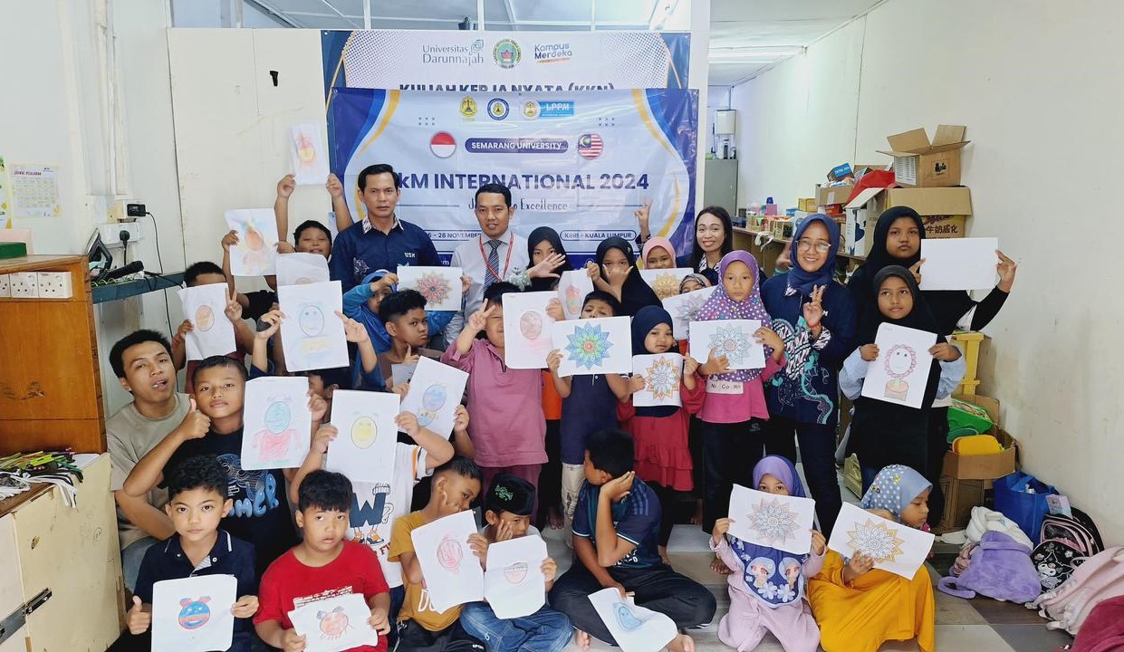 Kegiatan pengabdian kepada masyarakat internasional yang dilakukan tim dosen Universitas Semarang(USM), berlangsung di Sanggar Belajar Sentul, Kuala Lumpur, baru-baru ini