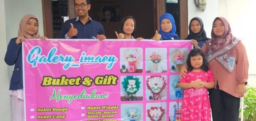 Tim Pengabdian kepada Masyarakat Universitas Semarang (PkM USM) memberikan pendampingan dan pelatihan tentang pentingnya optimalisasi pemasaran bagi UMKM Galery-Imaey, di Jl. Candi Prambanan Utara II, RT.7/RW.11, Pasadena, Kalipancur, Ngaliyan, Semarang, baru-baru ini.