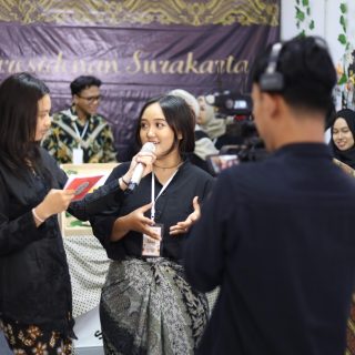 Kemeriahan dalam 10th Komukino Fest 2024 di Auditorium Ir. Widjatmoko dan Auditorium Prof Dr Muladi SH Gedung Menara USM, pada Kamis (19/12/2024). Mahasiswa Ilmu Komunikasi Universitas Semarang (USM) yang tergabung dalam tim Karesidenan Surakarta berhasil meraih penghargaan Best Performance