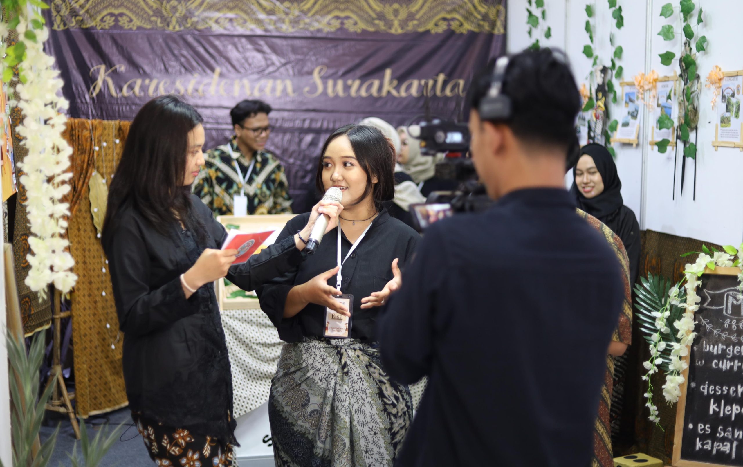 Kemeriahan dalam 10th Komukino Fest 2024 di Auditorium Ir. Widjatmoko dan Auditorium Prof Dr Muladi SH Gedung Menara USM, pada Kamis (19/12/2024). Mahasiswa Ilmu Komunikasi Universitas Semarang (USM) yang tergabung dalam tim Karesidenan Surakarta berhasil meraih penghargaan Best Performance