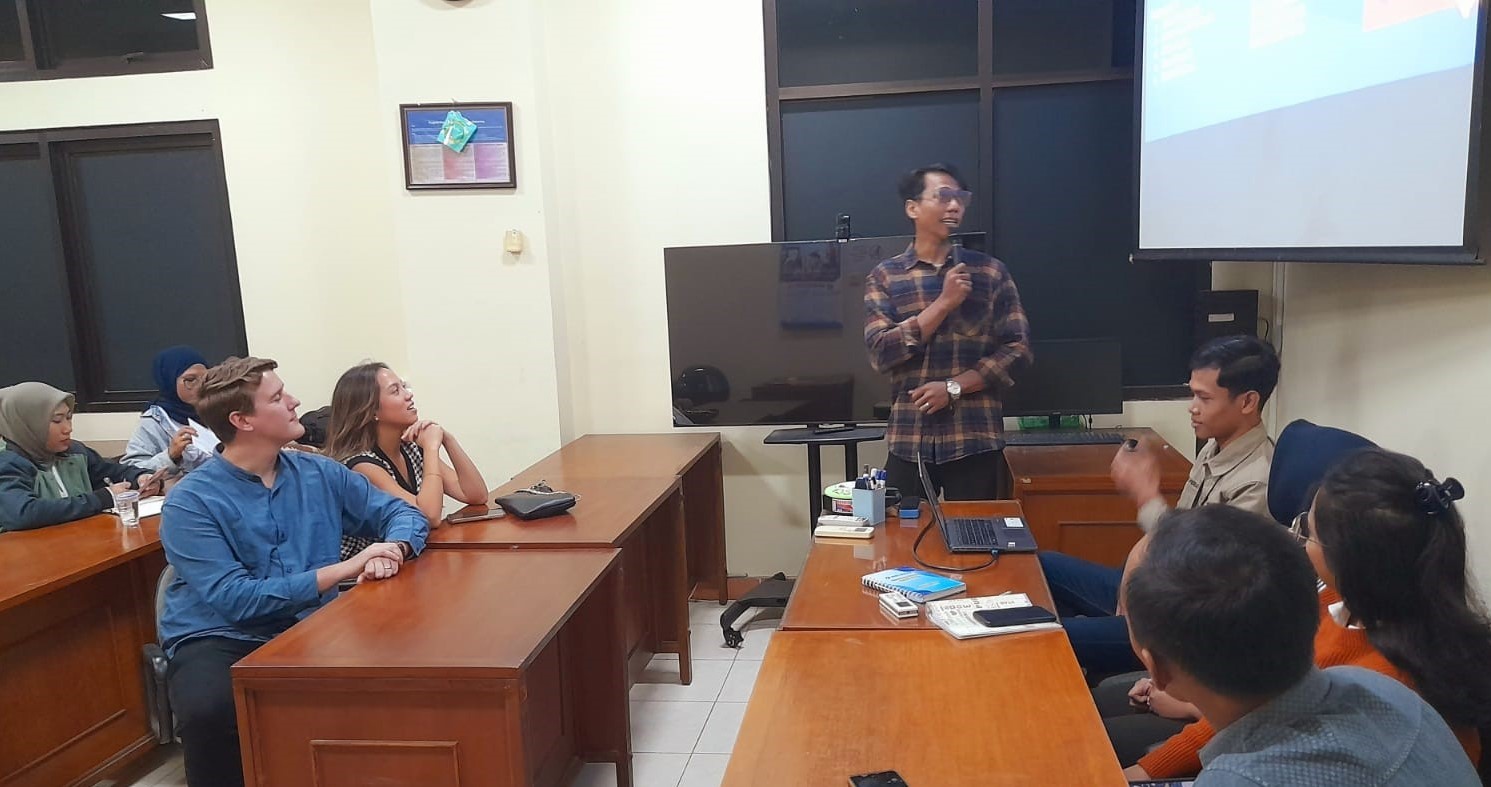 Seminar kelas tentang sumber daya manusia yang diselenggarakan Program Studi Magister Manajemen Universitas Semarang (MM-USM)di Gedung O, Pascasarjana USM, baru-baru ini. Kegiatan ini juga mengundang praktisi dari Inggris