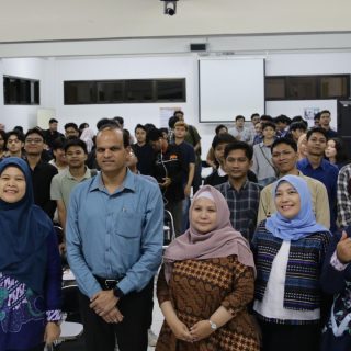 Para peserta dan narasumber seminar sehari bertajuk Information Technology and Digital Citizen, yang digelar Fakultas Teknologi Informasi dan Komunikasi (FTIK) Universitas Semarang (USM) di Gedung Q.1.1 FTIK USM, pada 3 Desember 2024