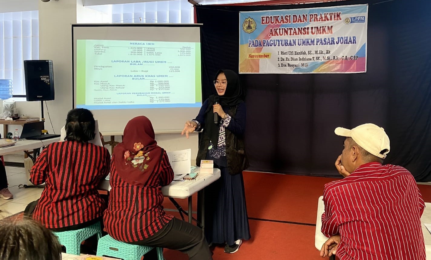Para pelaku UMKM Paguyuban Pasar Johar, mendapatkan edukasi dan praktik akuntansi dari Tim Pengabdian kepada Masyarakat Universitas Semarang (PkM USM). Kegiatan berlangsung di aula UMKM Pasar Johar, Semarang, baru-baru ini